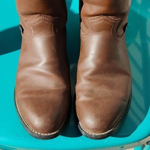 Well worn Brown Men's Justin Cowboy Boots size 8 1/2 D